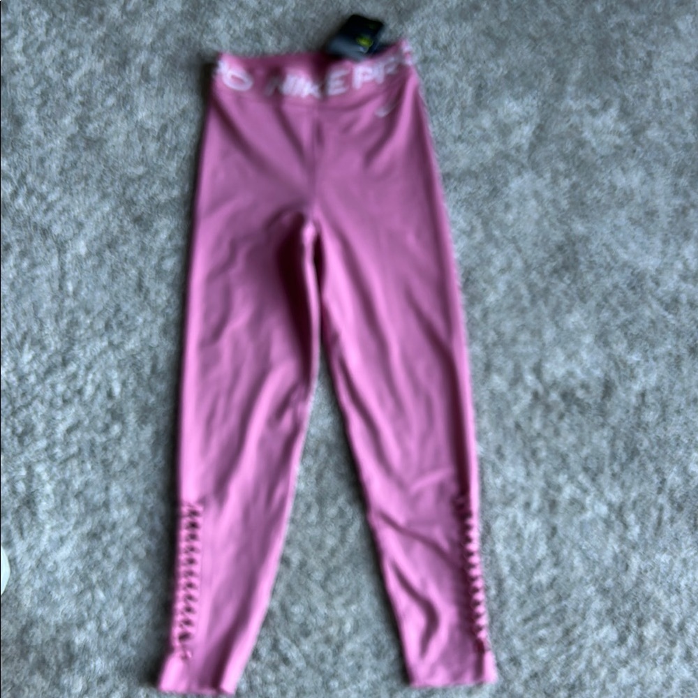 New with tags Nike women’s Nike Pro Size small